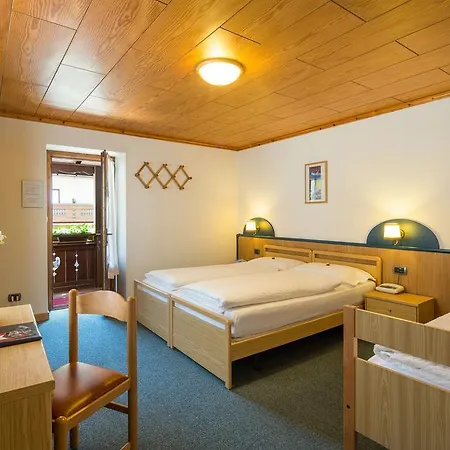 Garnì Ai Serrai Hotel 3*