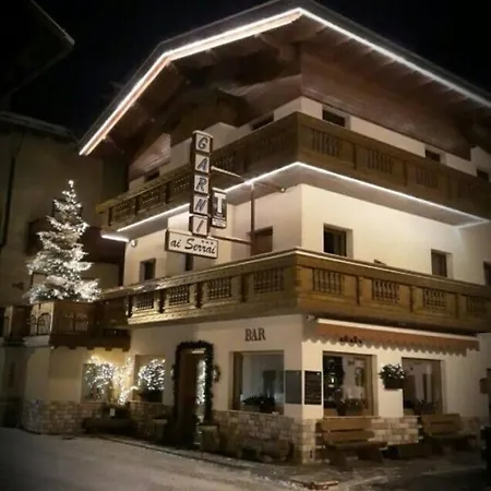 فندق Garni Ai Serrai 3*